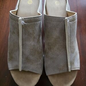 Elegant Tan Women's Shoes